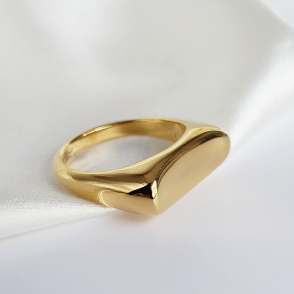 NEW Gold Curved Modern Signet Ring - Picture 2 of 10